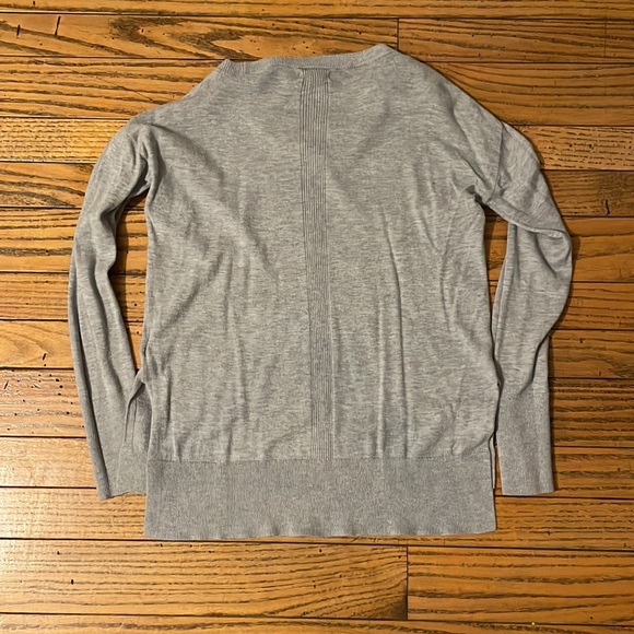 Grey. Medium. Sweater. - Picture 3 of 3